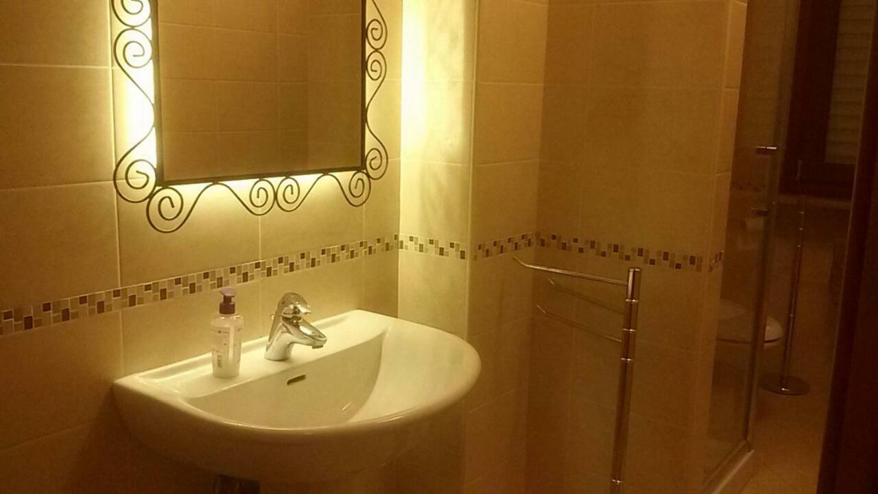 Апартаменти Bnb Del Nilo Монтезільвано Екстер'єр фото